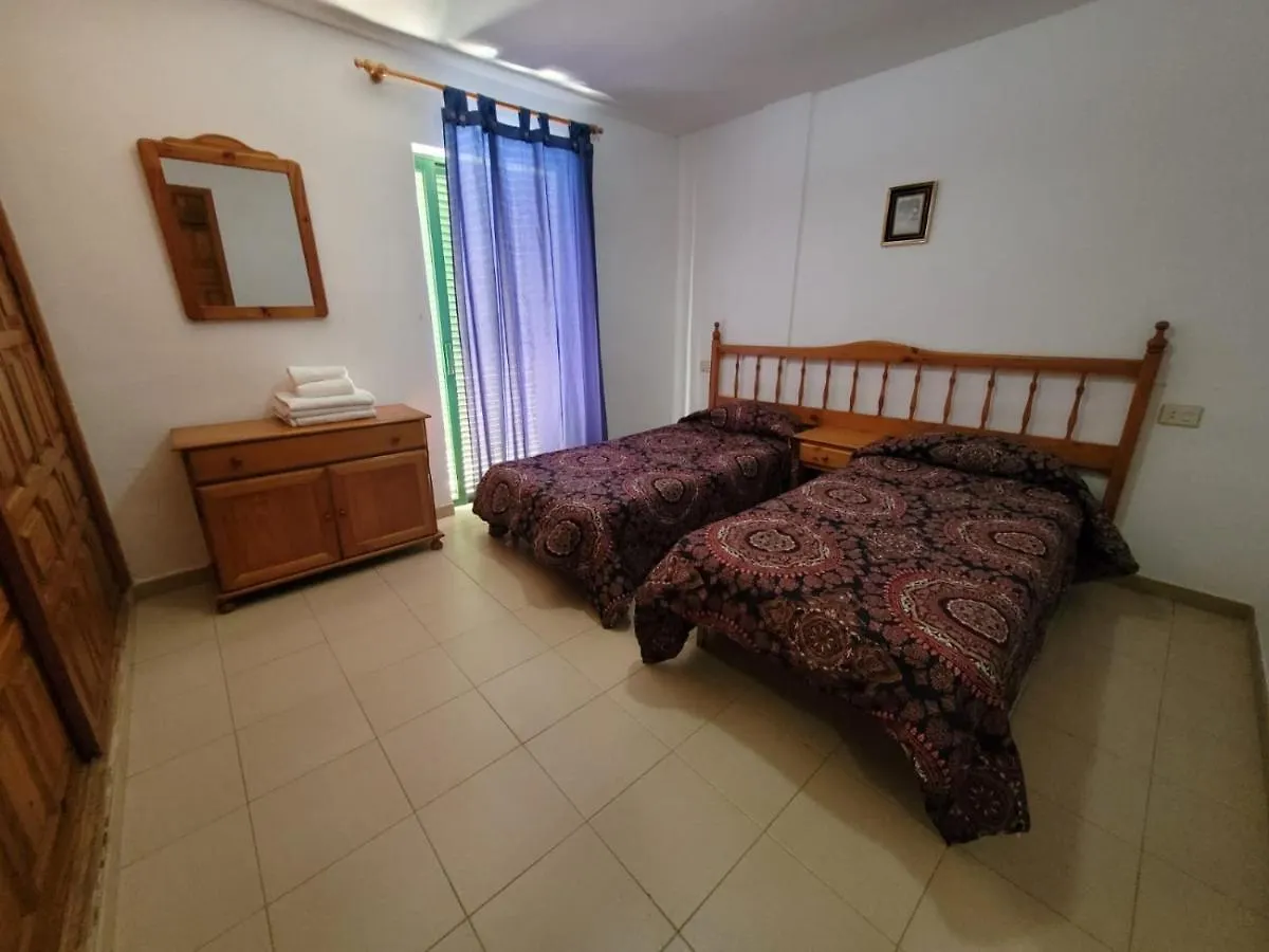 Immaculate 1-Bed Apartment In Arona E308 ספרד