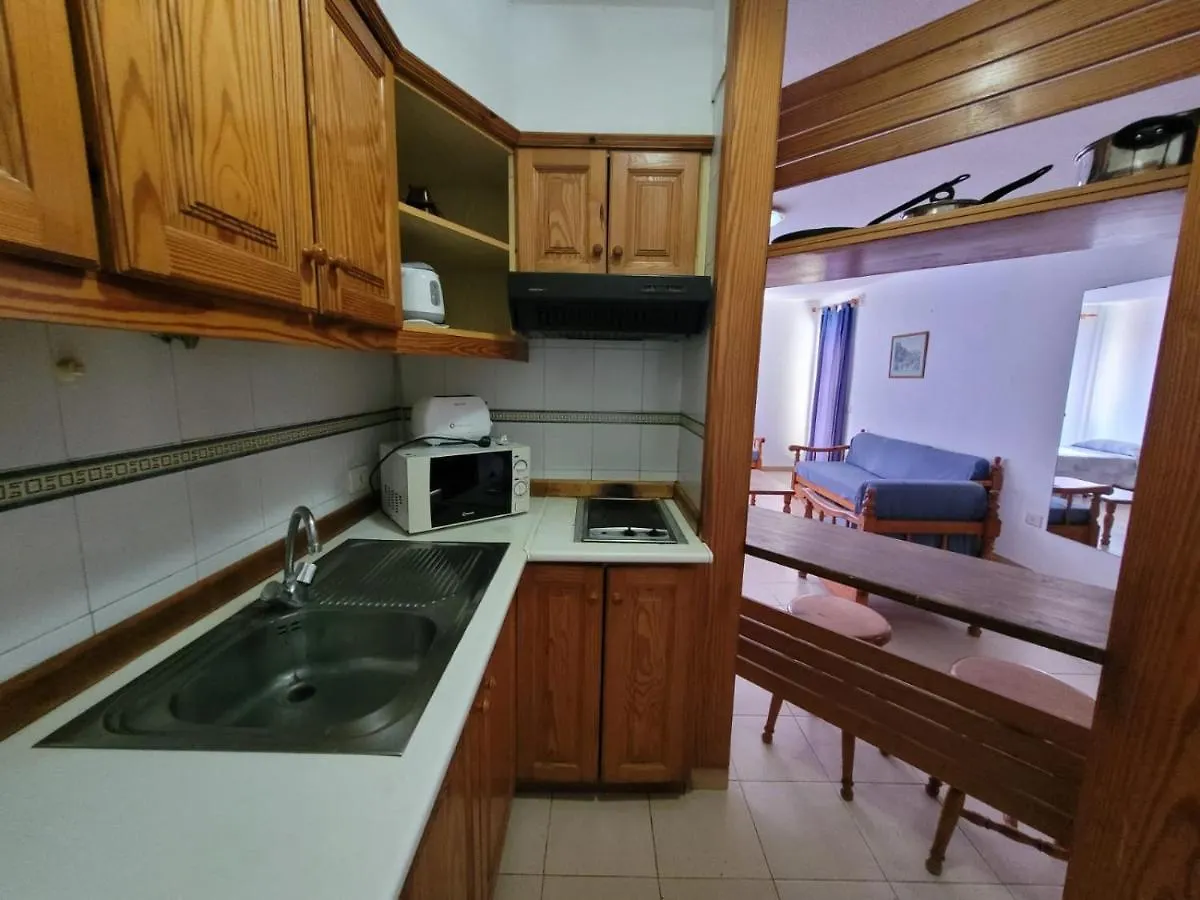 Immaculate 1-Bed Apartment In Arona E308 ספרד
