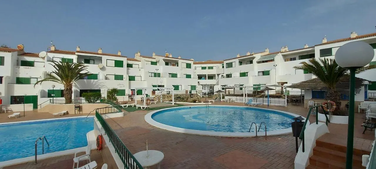 Immaculate 1-Bed Apartment In Arona E308 ארונה