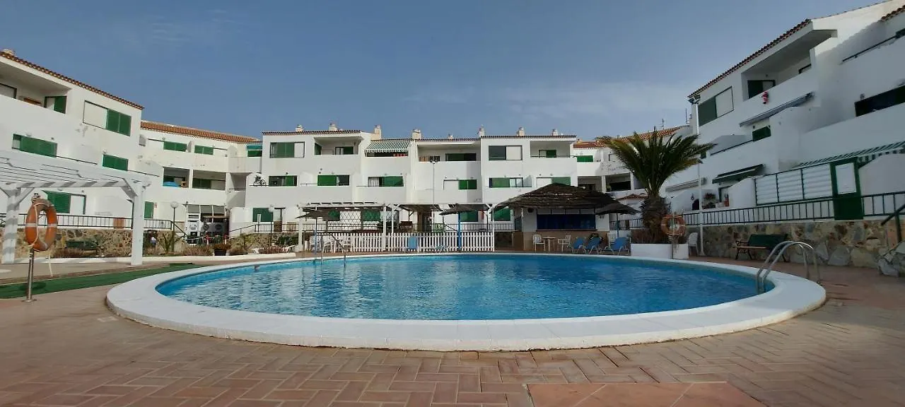 Immaculate 1-Bed Apartment In Arona E308 ספרד